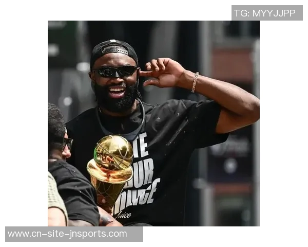 末节狂砍13分杰伦布朗全场33投14中豪取33分12篮板3助攻2抢断1盖帽