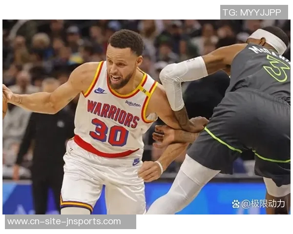 勇士与国王半场激战库里表现出色德罗赞拉文威少各有贡献