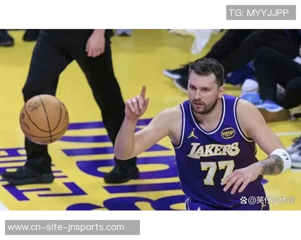 东契奇谈小腿伤情复杂里夫斯复出需谨慎以免加重伤势 东契奇谈小腿伤情复杂里夫斯复出需谨慎以免加重伤势